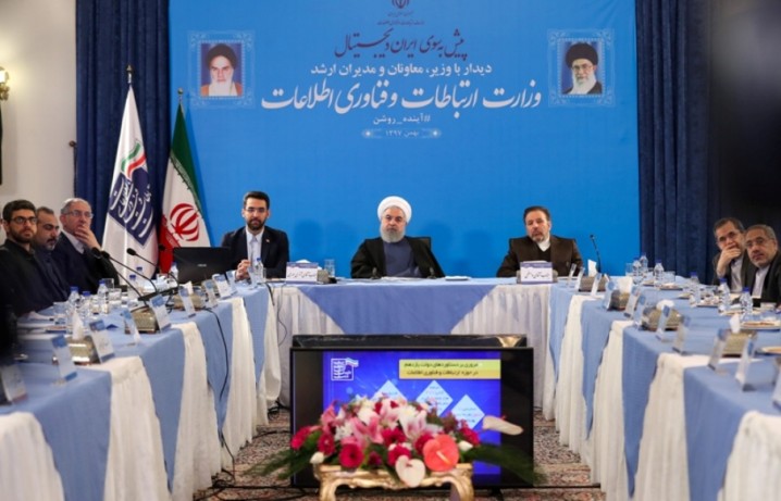 رییس جمهوری گفت: مبارزه با خواست عمومی مردم نه درست است، نه قانونی و نه مشروع، ما نمی توانیم با خواست عمومی مردم مبارزه کنیم.