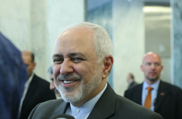 ظریف: به فروش نفت ادامه می دهیم