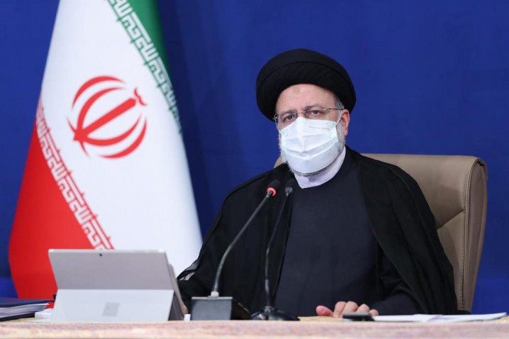 رئیسی: جلوگیری از خامفروشی در بخش پتروشیمی ضرورت است