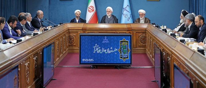 چوب لای چرخ فعالان اقتصادی بگذارند؛ برخورد میکنیم