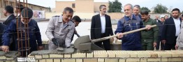اقدام عملی پزشکیان برای نهضت مدرسه سازی/ بنایی با لباس کارگری