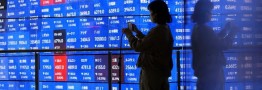 افت سهام آسیا در پی عبور بهای نفت از ۱۰۰ دلار