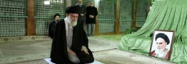 رهبر انقلاب اسلامی در مرقد امام خمینی(ره) وگلزار شهدا حضور یافتند