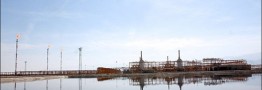 The impact of fluctuations in crude oil prices on the economics of refineries